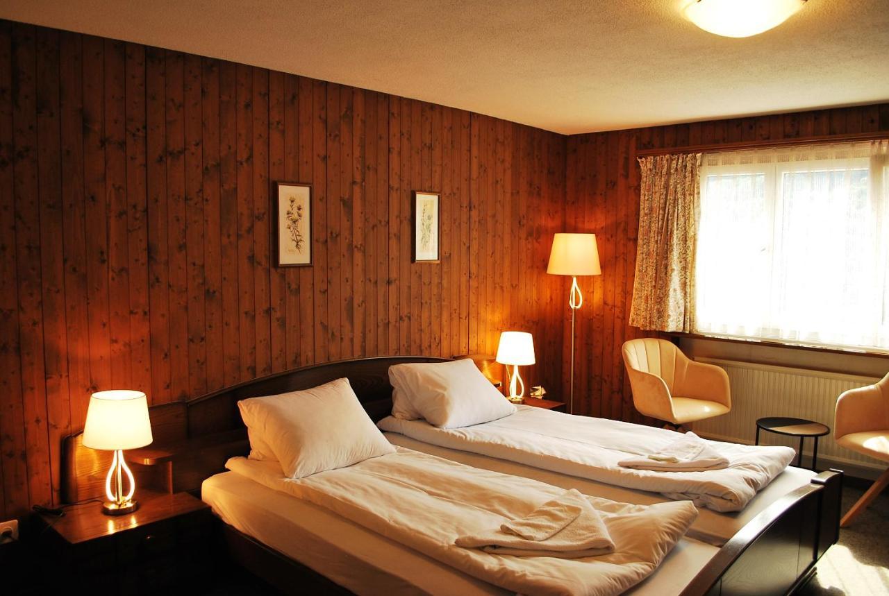 Rooms With Private Bathrooms Saas im Prattigau Extérieur photo