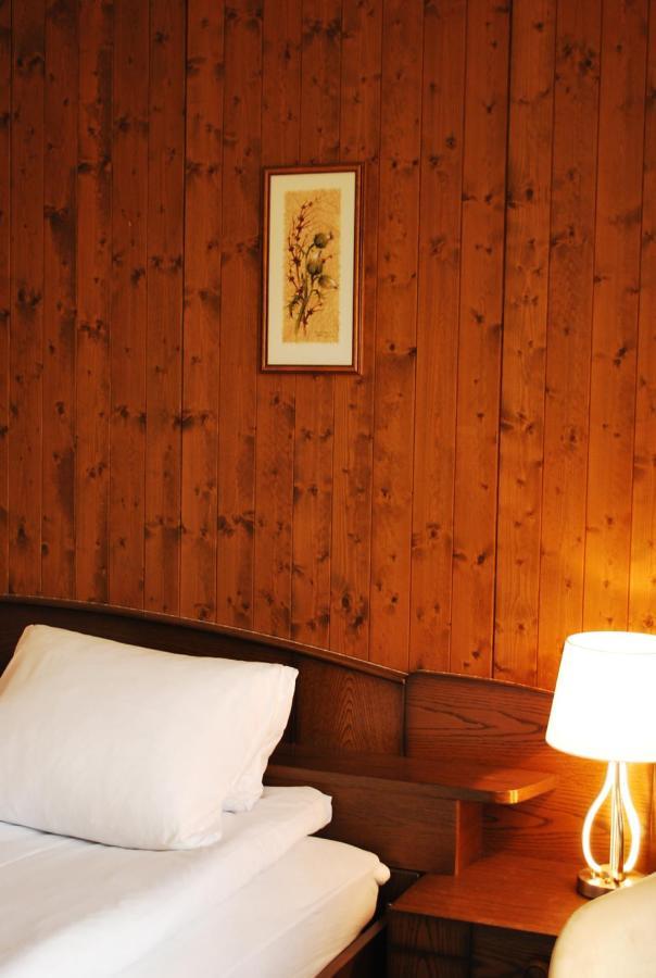 Rooms With Private Bathrooms Saas im Prattigau Extérieur photo