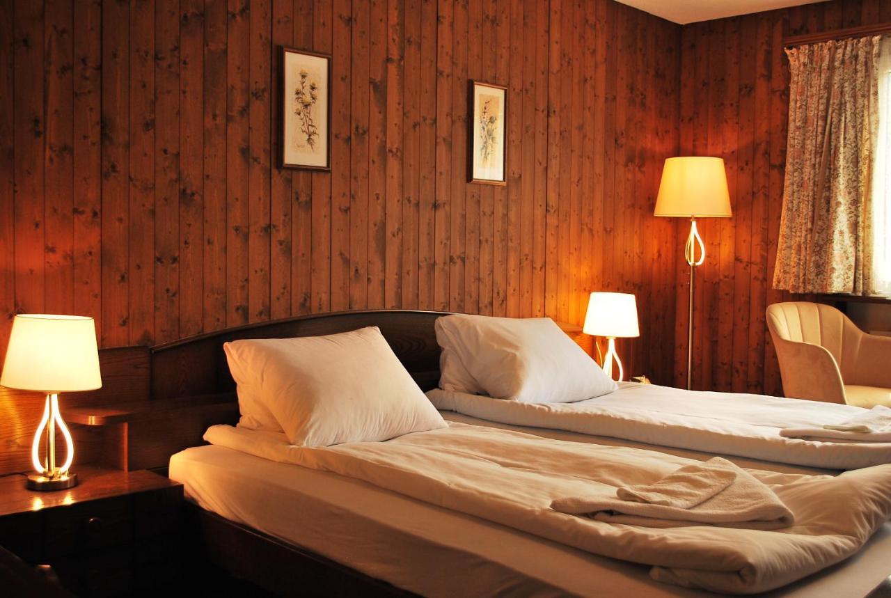 Rooms With Private Bathrooms Saas im Prattigau Extérieur photo