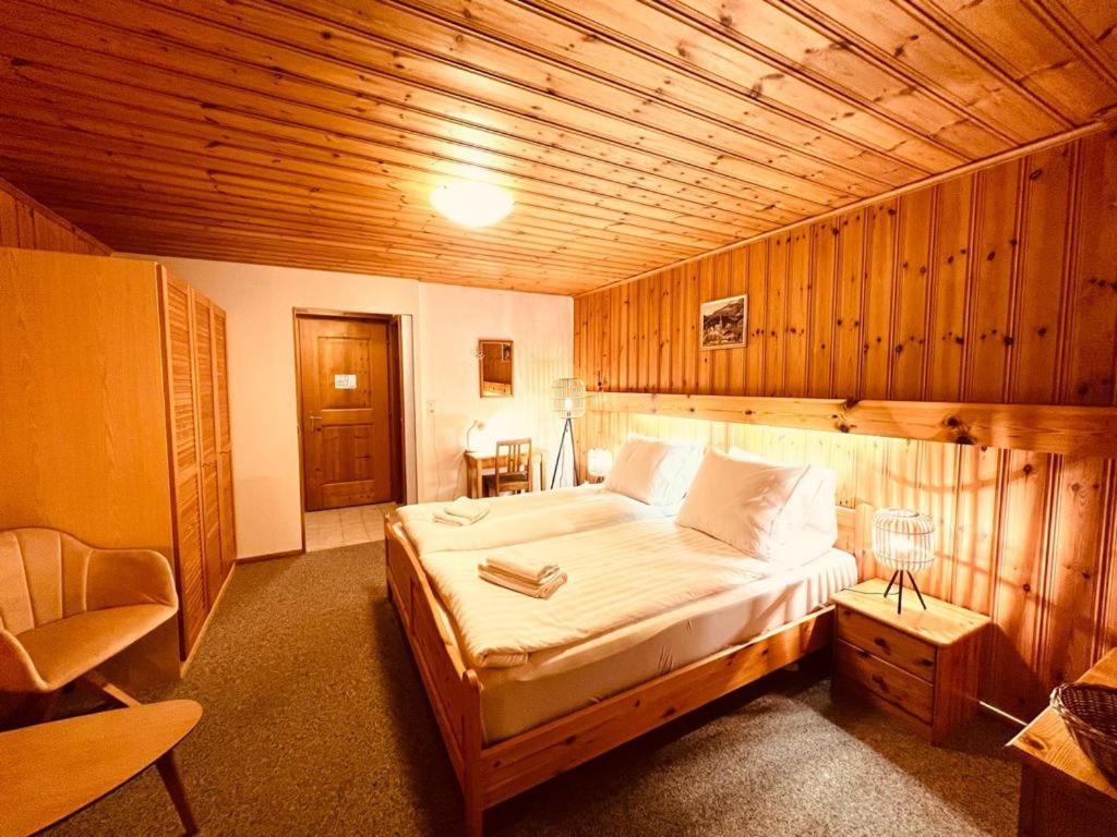 Rooms With Private Bathrooms Saas im Prattigau Extérieur photo