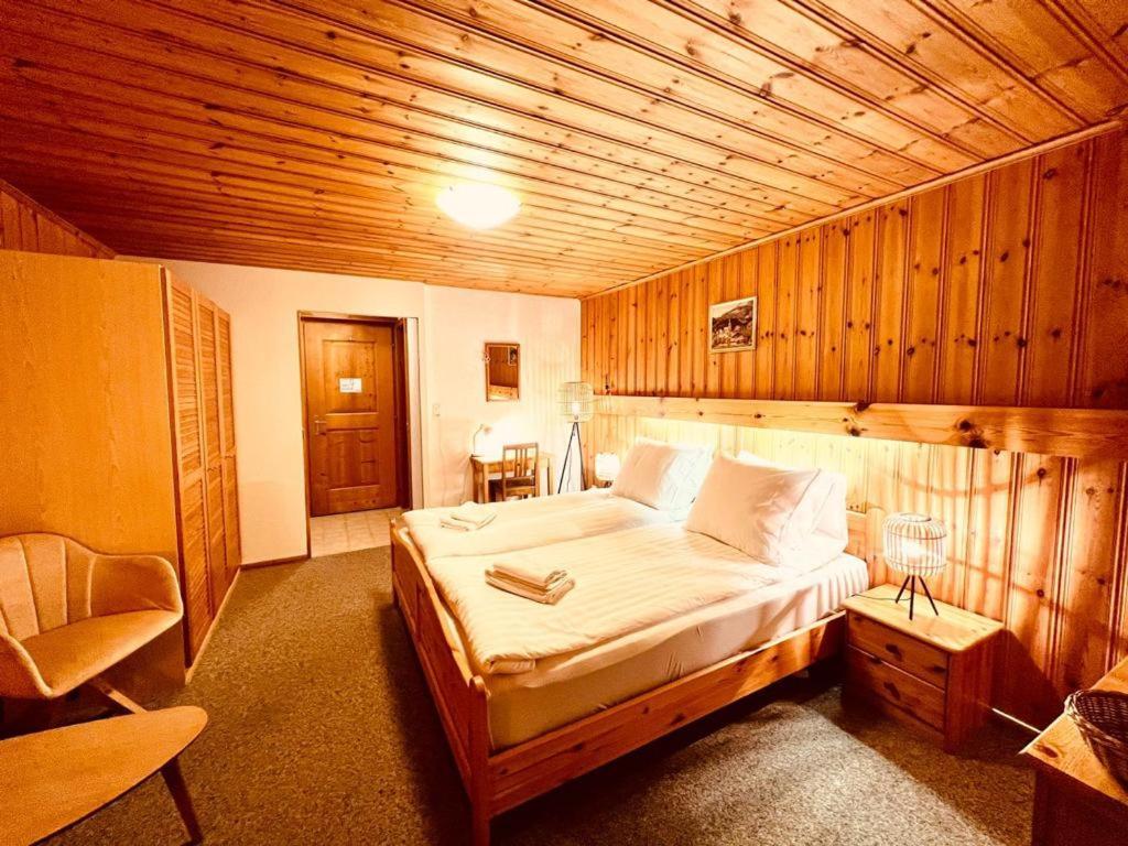 Rooms With Private Bathrooms Saas im Prattigau Extérieur photo